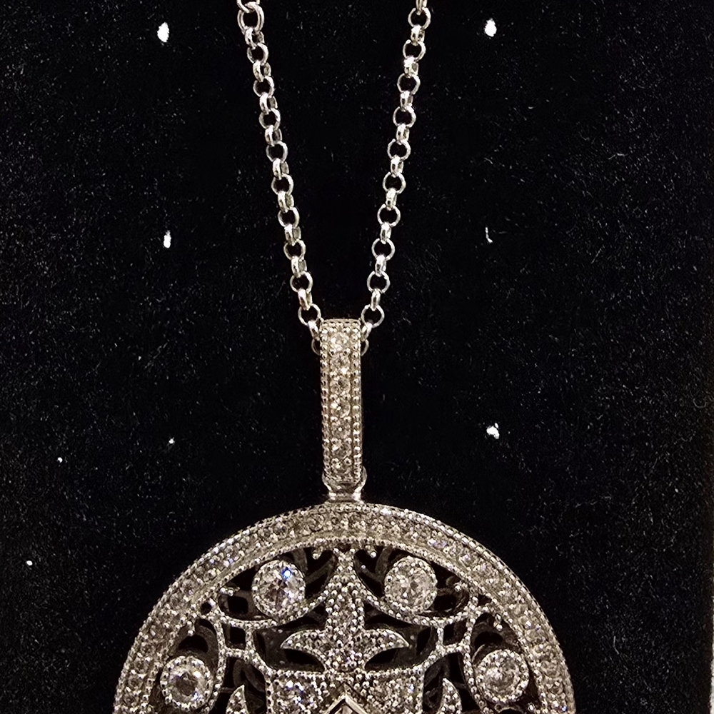 Elegant Silver Pendant Necklace